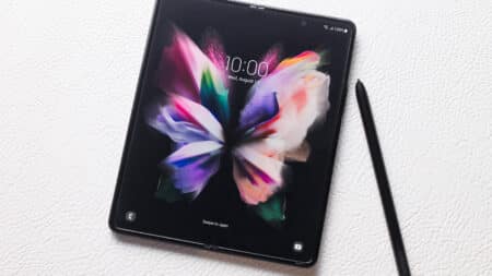 Samsung Galaxy Z Fold 3: Πούλησε σε ύψη ρεκόρ τον πρώτο μήνα κυκλοφορίας