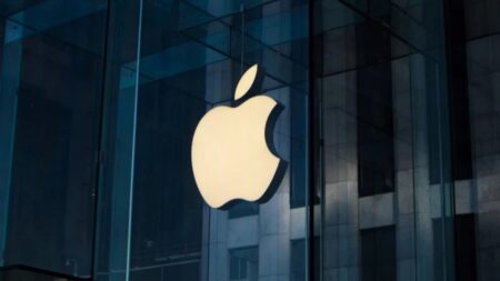 Apple: Φουλ του…3 με την αξία της να αγγίζει τα 3 τρις δολάρια