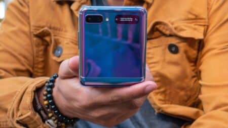 Xiaomi: Πιστοποιεί κινητό με διπλή κάμερα και οθόνη selfie