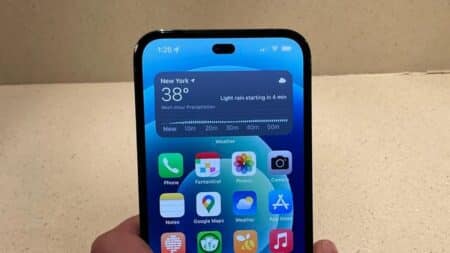 Mockup δείχνει πώς θα μπορούσε να μοιάζει το iPhone 14 στο χέρι μας