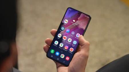 Galaxy S21 FE: Θα πάρει σύντομα το One UI 5.0