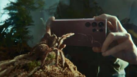 Samsung Galaxy S22 Ultra: Στο σποτ για τον Άγιο Βαλεντίνο το ερωτεύεται μια… αράχνη