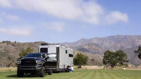 Κινητό γραφείο, εξοπλισμένο με προϊόντα Apple αξίας 324.000 δολάρια! [video]