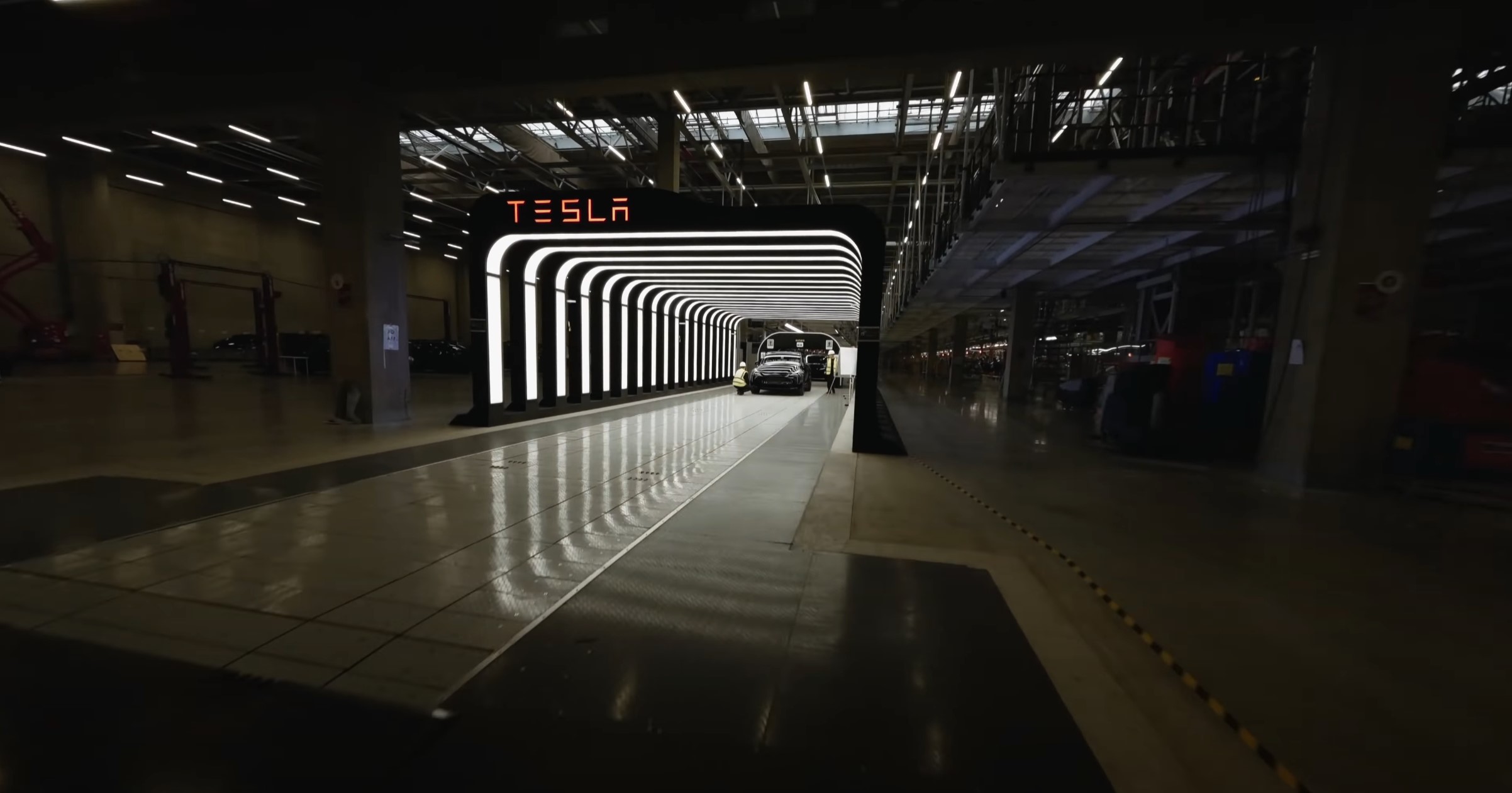 Tesla Gigafactory, Tesla Gigafactory: Επικό βίντεο με drone FPV μέσα από το νέο εργοστάσιο