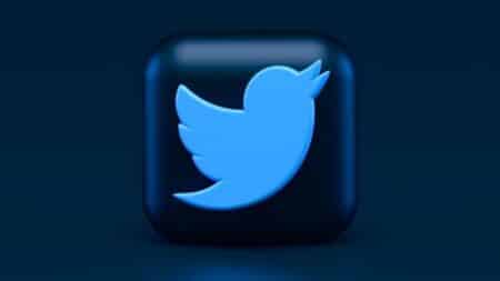 To Twitter φέρεται να ζητά από κάποιους απολυμένους να επιστρέψουν