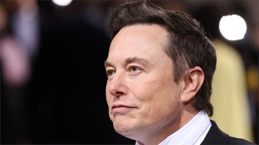 elon musk, Elon Musk: «Προσωρινά σε αναμονή» η συμφωνία εξαγοράς του Twitter