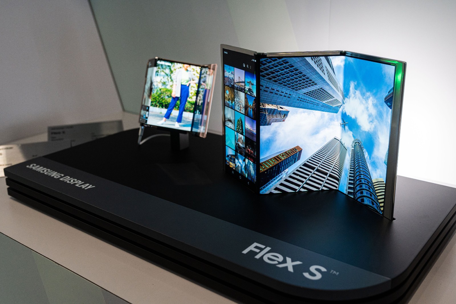 samsung, Η Samsung παρουσιάζει τις νέες dual-foldable και συρόμενες οθόνες OLED
