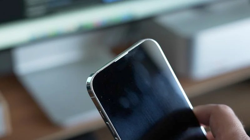 iphone 14, iPhone 14 Hands-on: Dummy μοντέλα δείχνουν τις αλλαγές σε σχεδιασμό και κάμερα