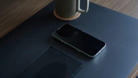 iPhone 14 Hands-on: Dummy μοντέλα δείχνουν τις αλλαγές σε σχεδιασμό και κάμερα