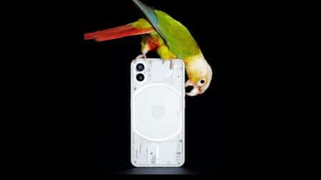 Εκατό limited edition Nothing phone (1) βγαίνουν σε δημοπρασία