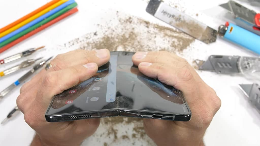 Samsung Galaxy Z Fold4, Το Samsung Galaxy Z Fold4 επιβιώνει από τα τεστ αντοχής
