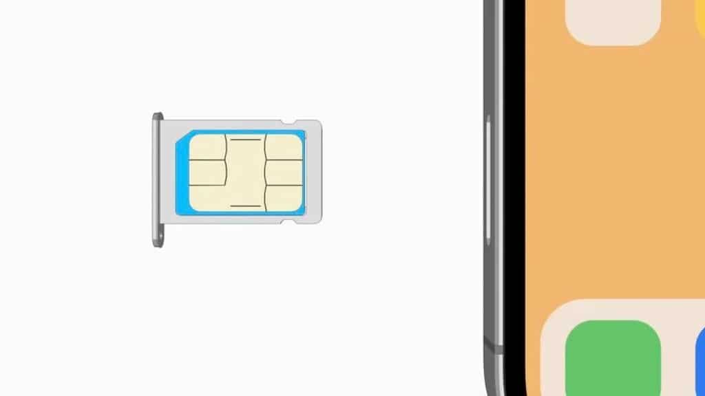 iphone 14, iPhone 14: Η Apple είχε σκεφτεί να αφαιρέσει την SIM card slot από ορισμένα μοντέλα