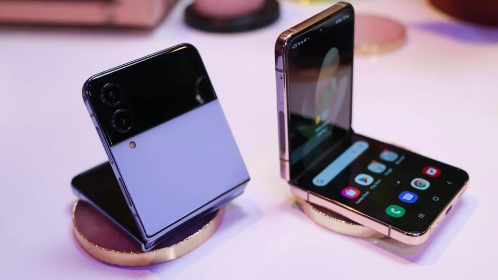 samsung, Η Samsung υπενθυμίζει στους χρήστες iPhone ότι έχει foldables