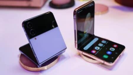 Η Samsung υπενθυμίζει στους χρήστες iPhone ότι έχει foldables