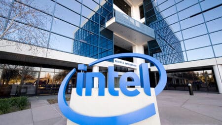 Intel: “Μαχαίρι” στον μισθό του CEO – Μείωση κατά 25%