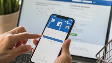 Εργαζόμενοι του Facebook πληρώνονταν για να επαναφέρουν λογαρισμούς