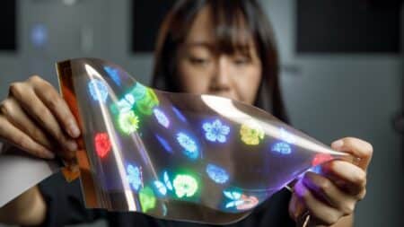 Η LG Display παρουσιάζει οθόνη 12″ που μπορεί να τεντωθεί στις 14″