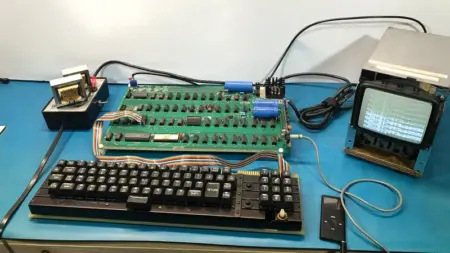 Υπολογιστής Apple-1 αριθμημένος από τον Steve Jobs πωλήθηκε για πάνω από 440.000 δολάρια σε δημοπρασία