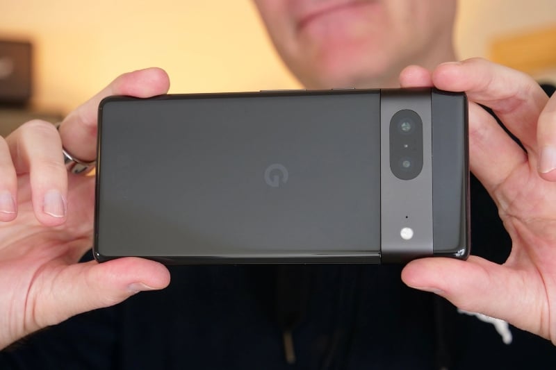 Google Pixel 6 Pro, Χρήστες του Pixel 7 αναφέρουν ότι το γυαλί στην κάμερα σπάει