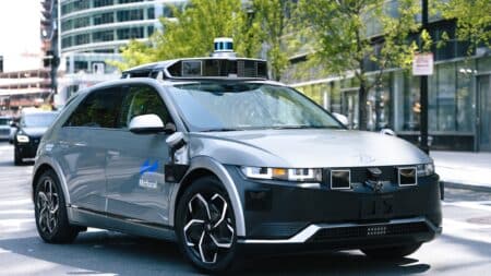 Η Uber λανσάρει μετακινήσεις χωρίς οδηγό σε συνεργασία με την Motional