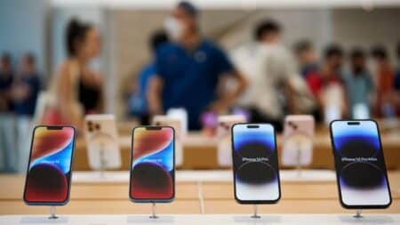 Apple: Οι πωλήσεις iPhone μειώθηκαν, του iPad αυξήθηκαν το τέταρτο τρίμηνο