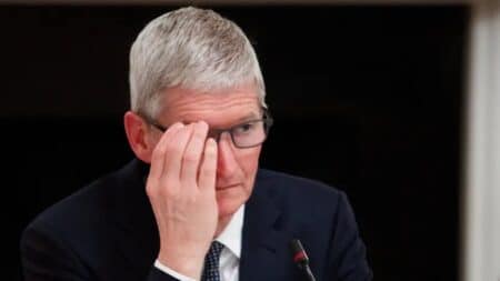 Η Apple έγινε η δεύτερη εταιρεία μετά την Amazon που έχασε 1 τρισ. δολάρια σε αξία το 2022