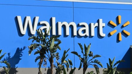 Η Walmart σχεδιάζει να βάλει “λουκέτο” σε τρία τεχνολογικά hubs