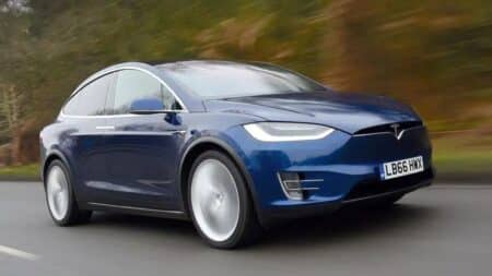 Tesla: Προβλήματα στο Model X – Ξεκινά έρευνα σε 50.000 οχήματα