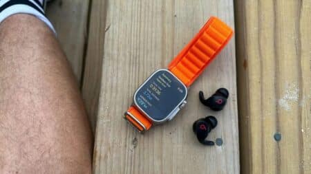 Το Apple Watch Ultra με οθόνη MicroLED φημολογείται ότι θα κυκλοφορήσει έως το 2025