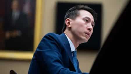 CEO του TikTok: Αρνήθηκε επανειλημμένα ότι η εφαρμογή μοιράζεται δεδομένα