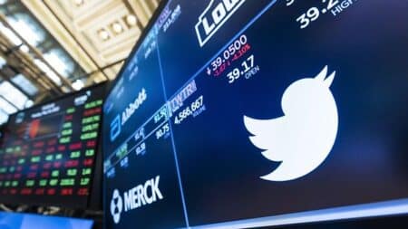 Twitter: Προσφέρει μετοχές στο προσωπικό του