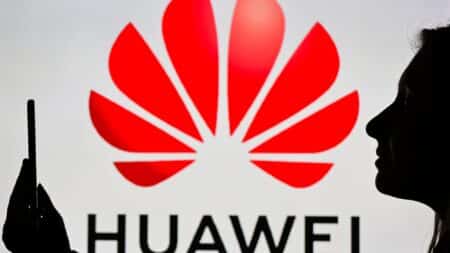 Huawei: Η Γερμανία εξετάζει να απογορέυσει εξαρτήματα 5G