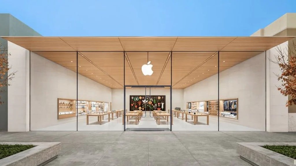 Apple Store, Οι υπάλληλοι του Apple Store αναβαθμίζουν το iPhone X τους σε iPhone 14