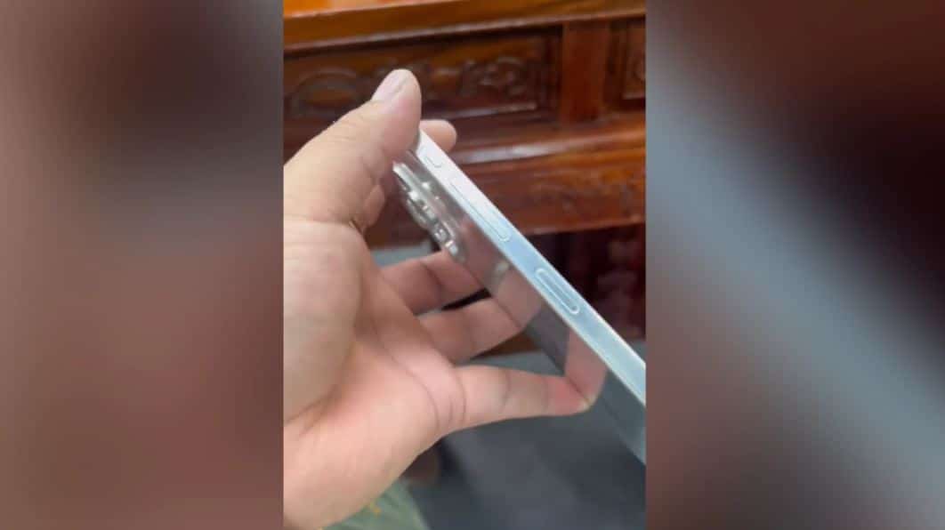 iphone 15 pro, iPhone 15 Pro: Dummy μας δίνει μια πρώτη hands-on ματιά