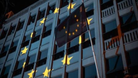 ΕΕ: Θα απαγορεύει τις παραπλανητικές διαφημίσεις για τις συσκευές