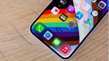 iPhone: Νέα λειτουργία μπορεί να κλωνοποιήσει τη φωνή σας μετά από 15 λεπτά