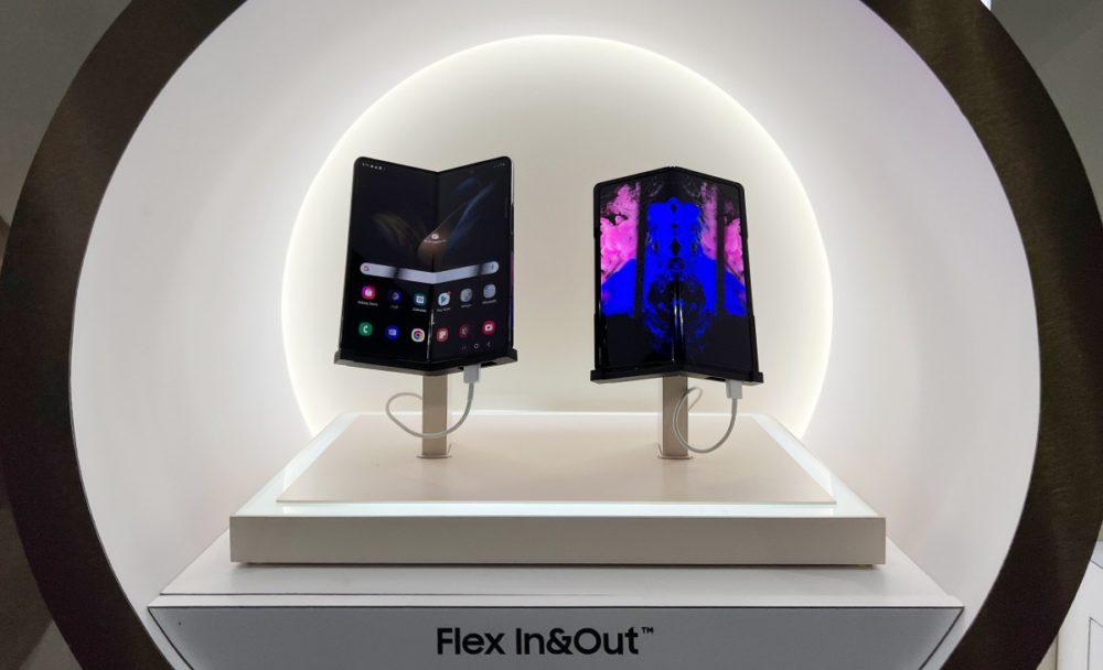 Samsung, Samsung: presenta un panel OLED enrollable de 12,4″