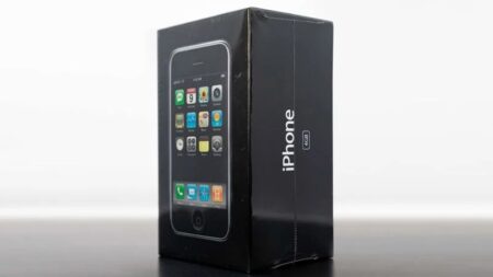 Σπάνιο αυθεντικό iPhone 4 GB αναμένεται να φτάσει τα 100.000 $ σε δημοπρασία