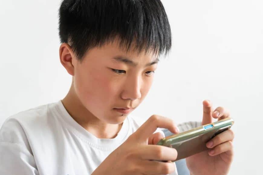 παιδιά smartphone, Η Κίνα θέλει να περιορίσει τον χρόνο των παιδιών στα smartphone