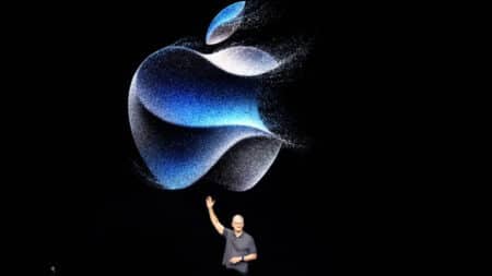 iPhone 15, 15 Plus, 15 Pro, 15 Pro Max & Apple Watch Series 9: Όλα τα προωθητικά βίντεο