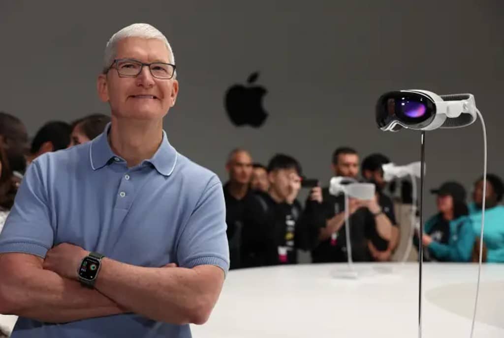 Apple Vision Pro, Apple Vision Pro: Ο Tim Cook πιστεύει απόλυτα ότι “είναι το μέλλον”