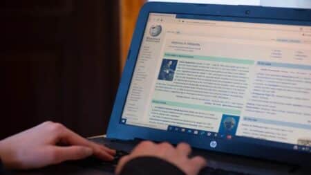 Πρόγραμμα ΑΙ θα μπορούσε να επαληθεύει τη Wikipedia