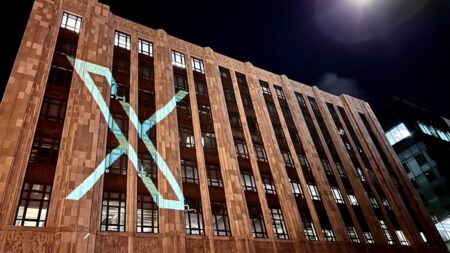 Ο Elon Musk σκέφτεται να μπλοκάρει το Χ στην Ευρώπη;