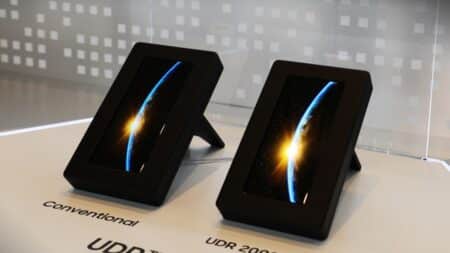 Η Samsung ετοιμάζει νέα μπλε PHOLED πάνελ για το 2025