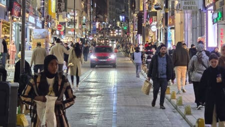 Samsung Galaxy S24 Ultra: Street photography στη Κωνσταντινούπολη [Galaxy AI Generated]