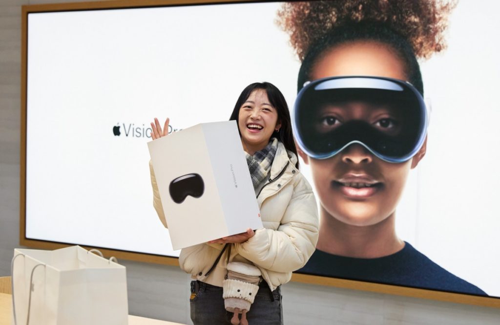 Apple Vision Pro, Apple Vision Pro: Φήμες ότι φτάνει Κίνα τον Απρίλιο