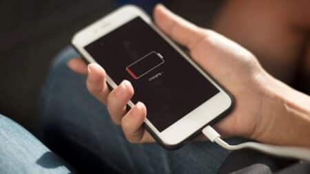 Η Apple προειδοποιεί όσους φορτίζουν το iPhone τους όσο κοιμούνται