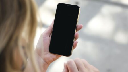 iOS 17.4: Προβλήματα για τους Ευρωπαίους που θα ταξιδεύουν στο εξωτερικό για καιρό
