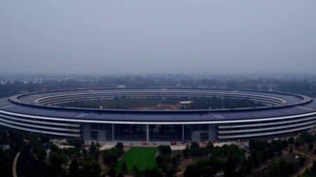 Απόλυση και μήνυση σε μηχανικό της Apple που έστελνε leaks με το iPhone του στα μέσα