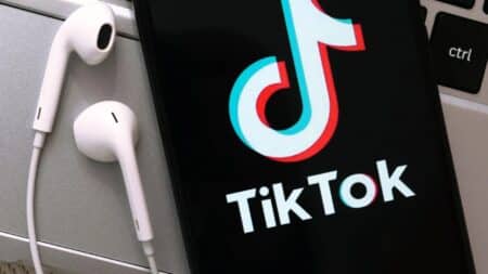 TikTok: Θα βάζει υδατογράφημα στα βίντεο που δημιουργούνται με τεχνητή νοημοσύνη
